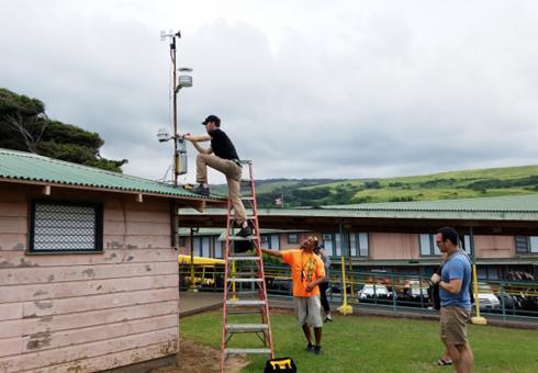  CEE-volcano-air-sensors-Hawaii-installing-MIT-00_0_WEB.jpg